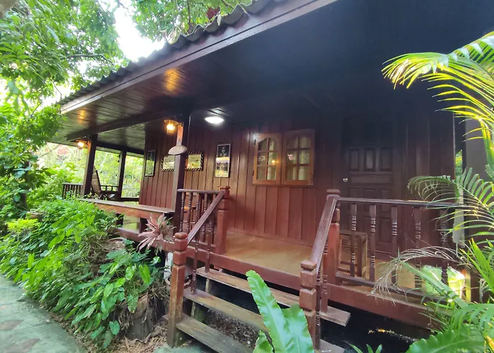 Baansuan Lychee Maeklong Resort Ampawa