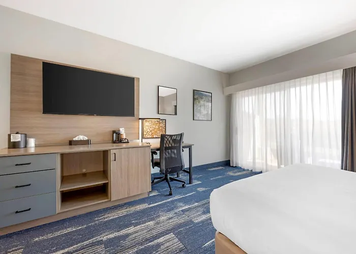 Edgewater Inn And Suites, An Ascend Collection Hotel