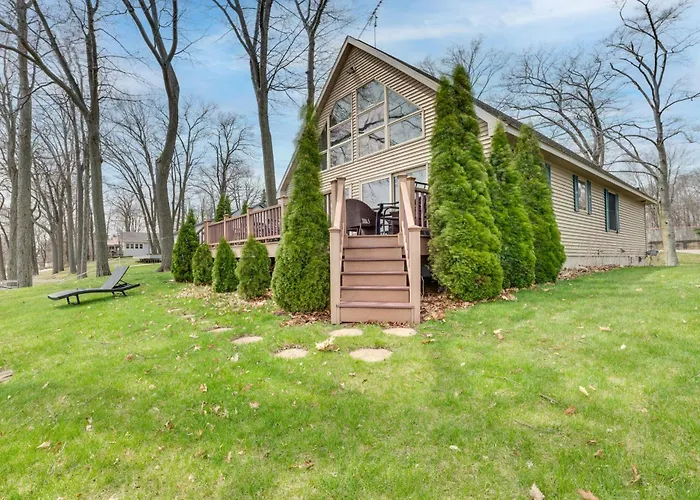 Waterfront Lake Huron Home - Private Beach!