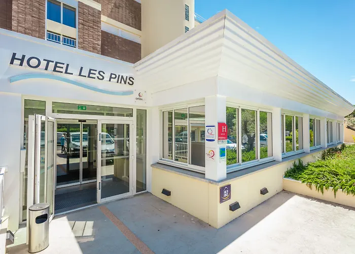 Opéralia Hôtel les Pins