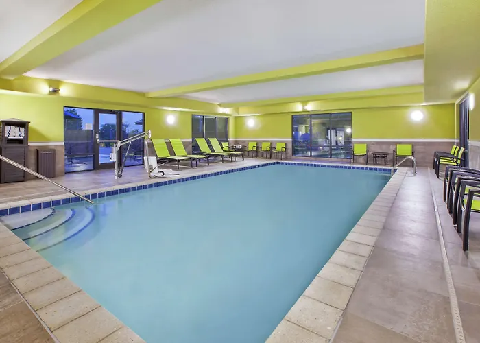 Hampton Inn & Suites Oakwood Village-Cleveland