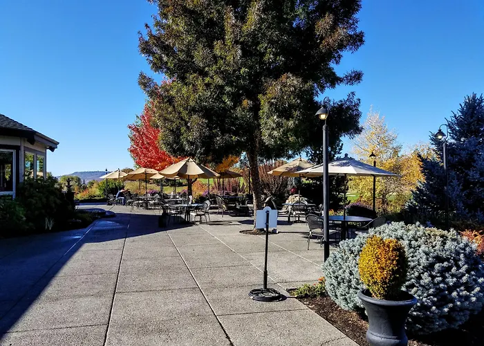 Resort At Eagle Point Golf Club Lodging