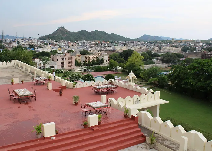 Gulaab Niwaas Palace