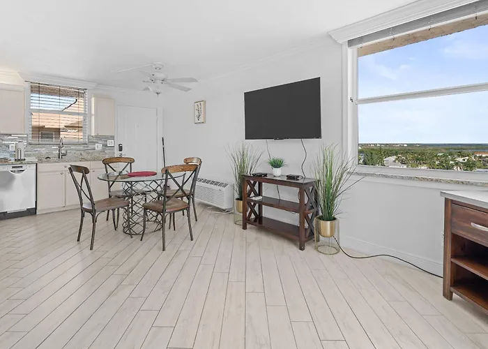 Penthouse On The Bay 4002