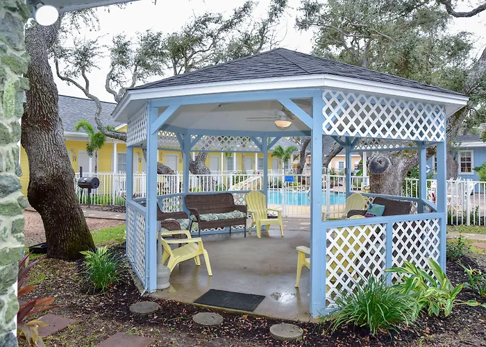 D&R Pelican Bay Resort