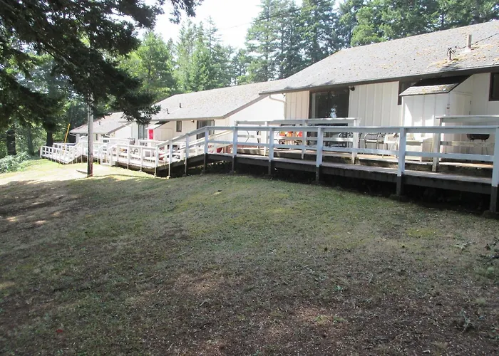 Woahink Lake Suites