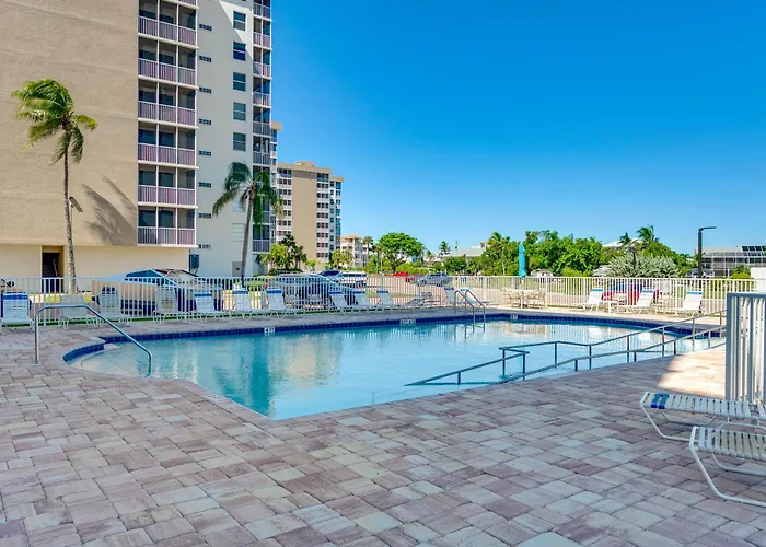 Walk To Bonita Beach: Top-Floor Condo W/ Views