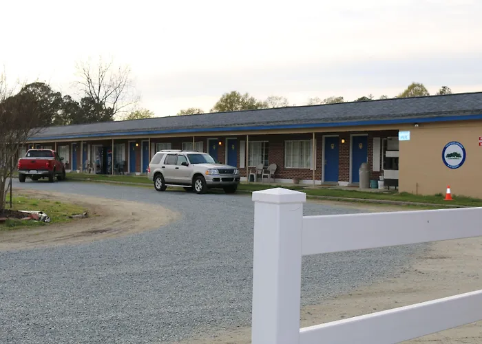 Four Oaks Lodging