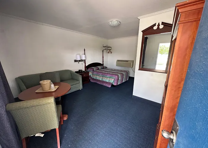 Four Oaks Lodging