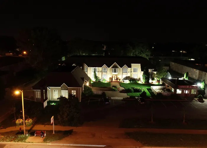 Fullerton Manor Inn