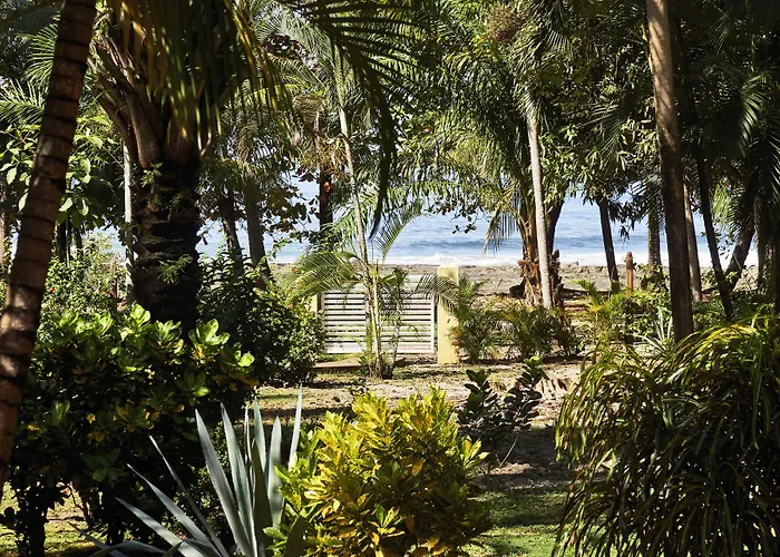 Paradise Beach Lodge