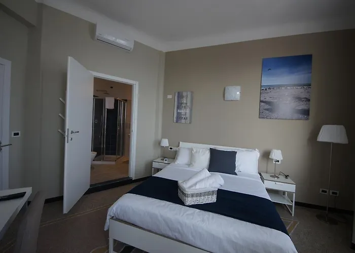 Luna Rooms