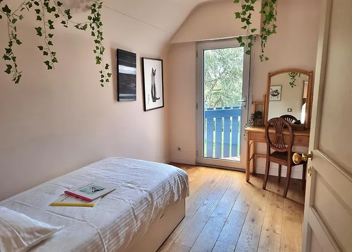 La villa M Vannes, villa les pieds dans l'eau sur le port, avec grand jacuzzi