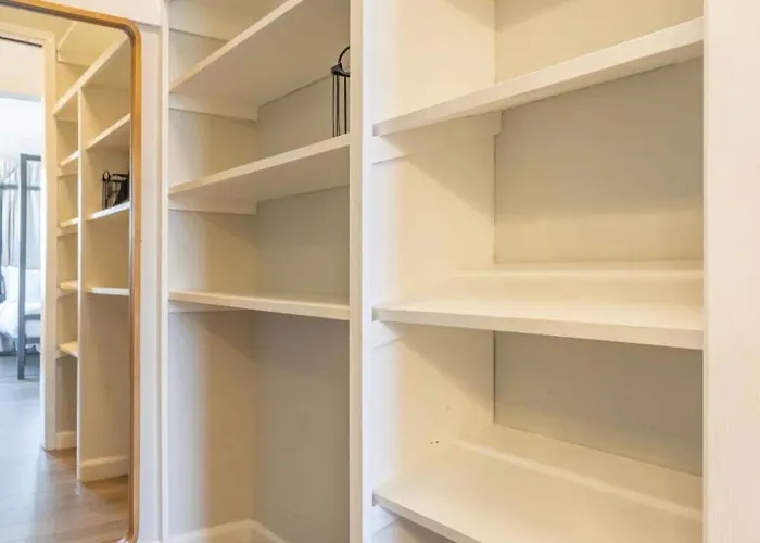 Downtown Manhattan Beach 3 Bed Townhouse Parking