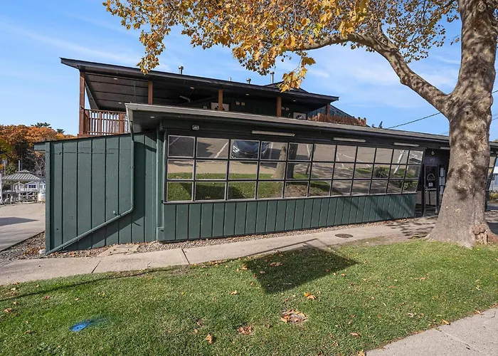 Riverside Suites - Unit A