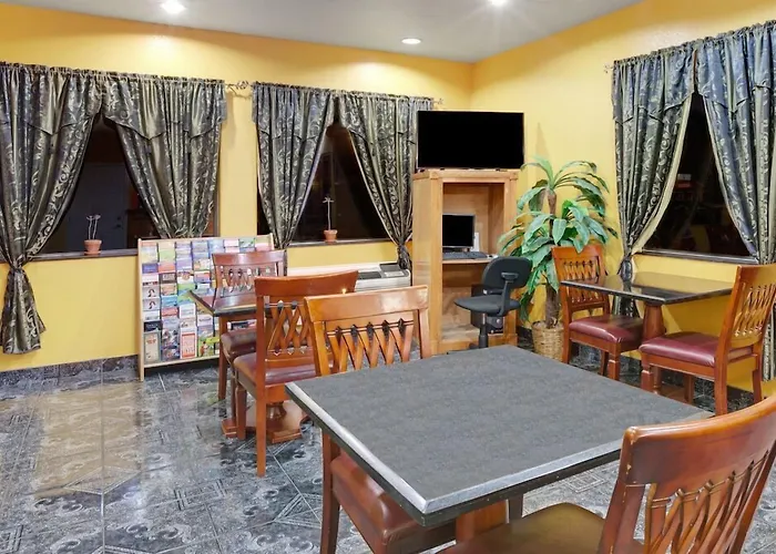 Sapphire Inn & Suites