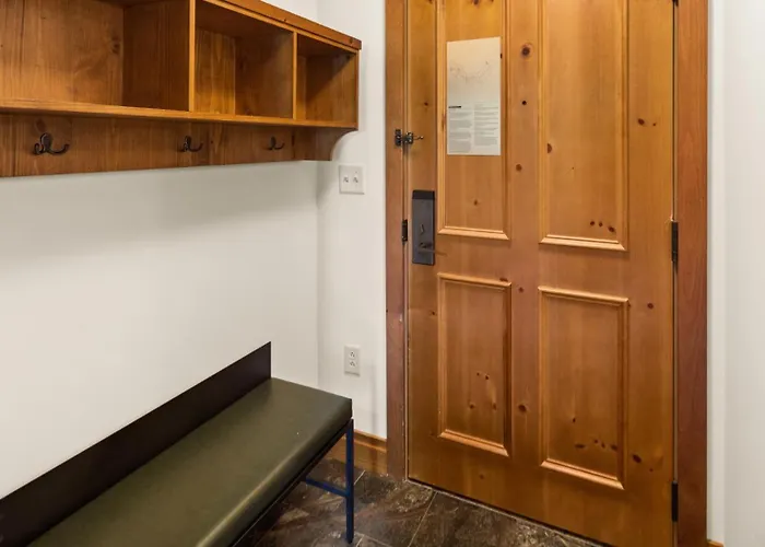 337 - Studio- Lodge At Spruce Peak -Stowe Mt Resort- Ski In Ski Out - Sleeps 4