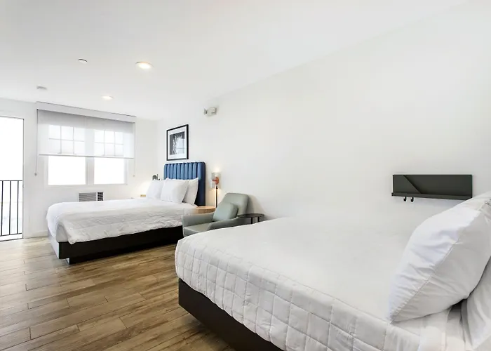Grove Hotel