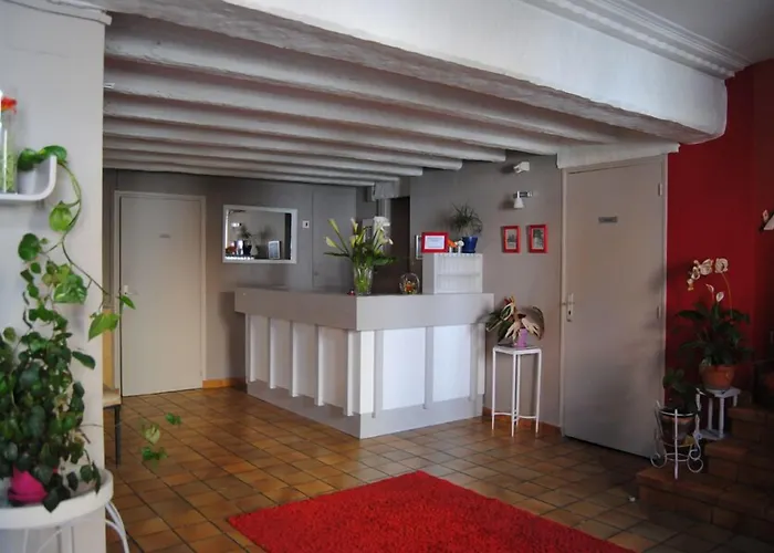 Logis Hôtel Castel de Mirambel