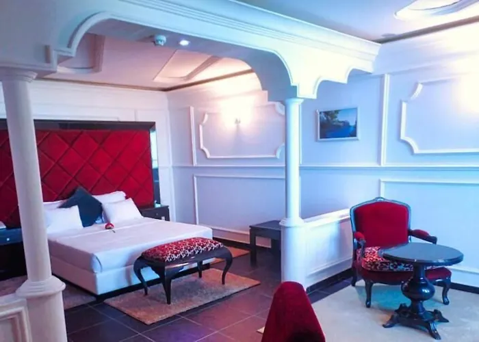 Hotel Raya Tichy