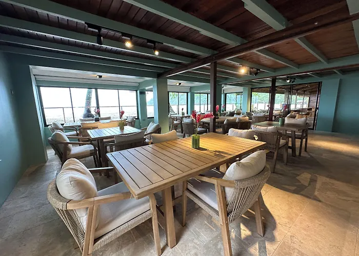 Mt. Plaisir Estate Hotel