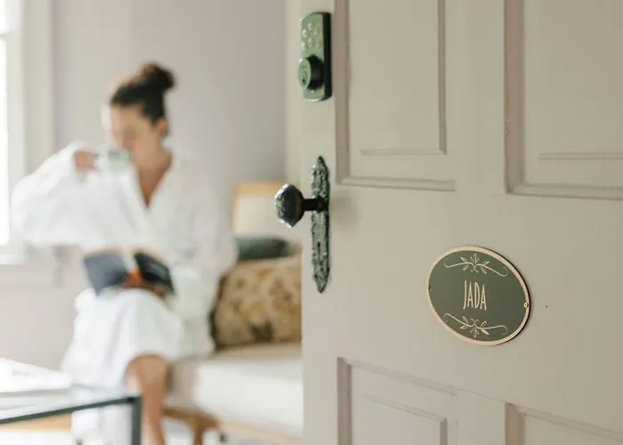 Guestroom In Old Town | Steps To Lake & Everything