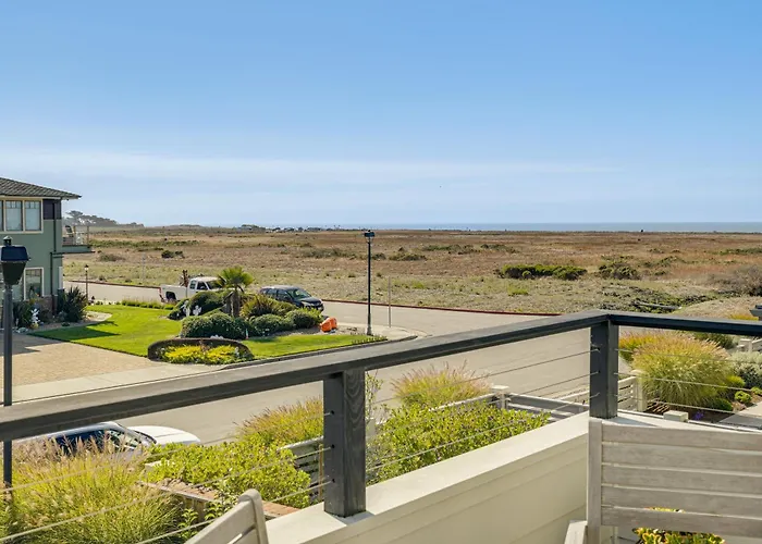 Steps To Ocean: Luxe Family Home In Half Moon Bay!