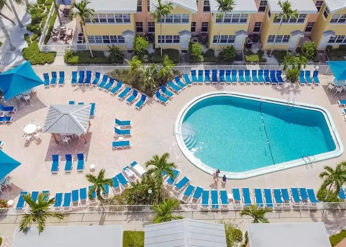 Welcoming 2-Bedroom Condo With Bonus Room!