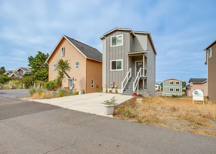 Walk To Beach: Coastal Tillamook Home W/ Desk!
