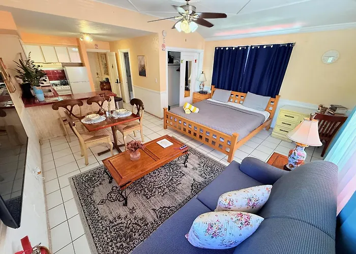 Villa Sinclair Beach Suites&Spa
