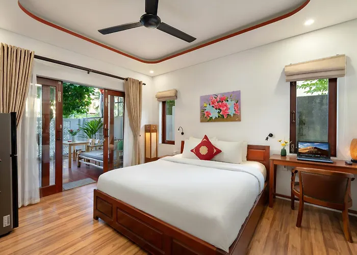 Red Flower Cottages Homestay
