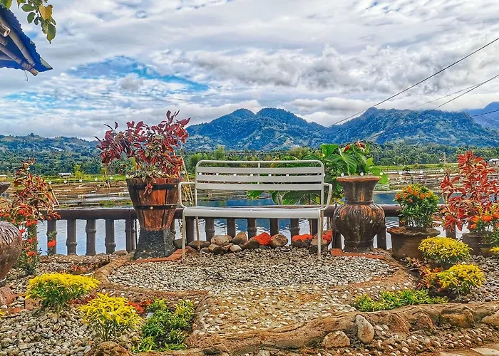 Sunrise Garden Lake Resort