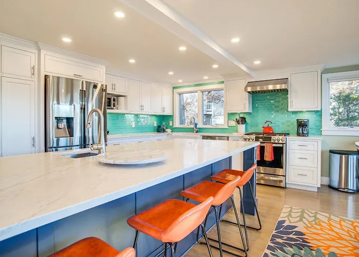 1 Mi To Ferry & Beach: Waterfront Hyannis Home!