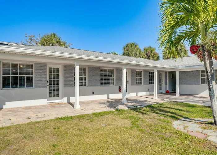 Walk To Gulf: Madeira Beach Condo W/ Patio