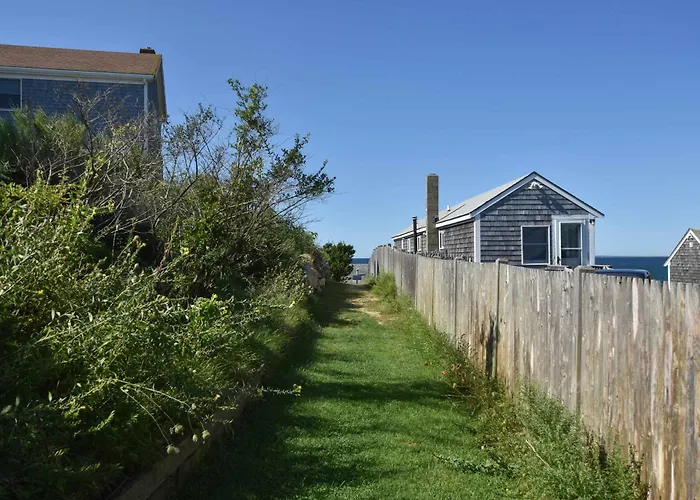 12218 - Beautiful Views Of Cape Cod Bay Access To Private Beach Easy Access To P-Town