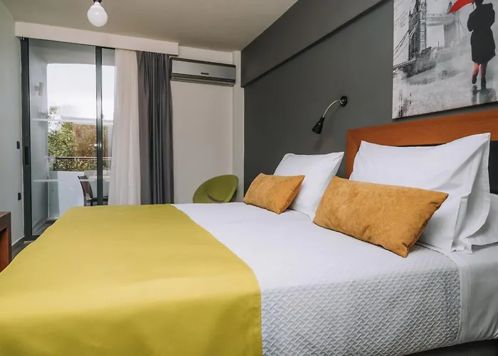 Amphitryon City Hotel