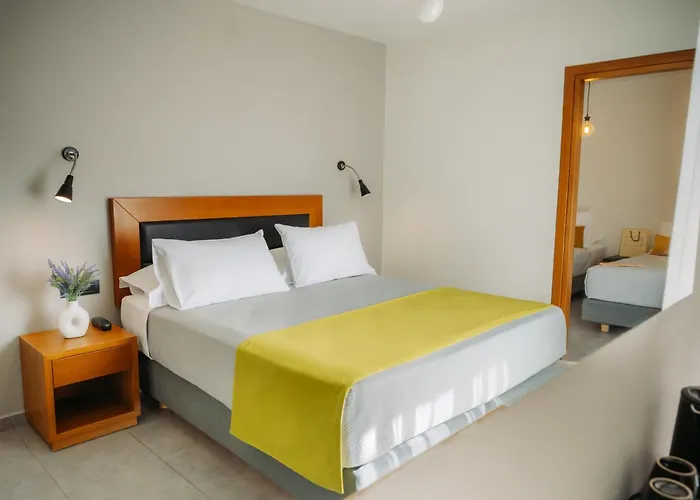 Amphitryon City Hotel