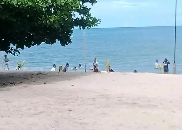 Coconut Beach Bar And Cottages