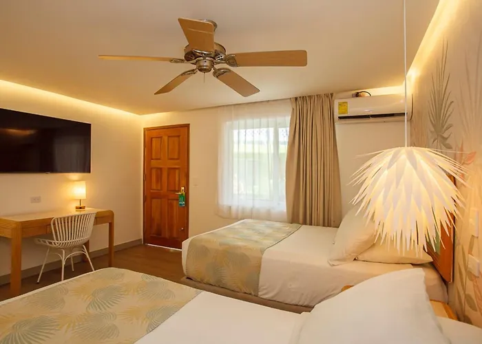 Hotel Cocoplum Beach