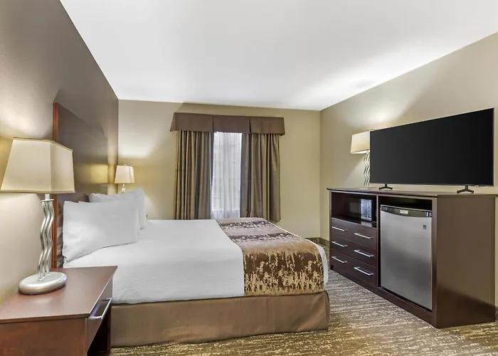 Best Western Plus Pembina Inn & Suites