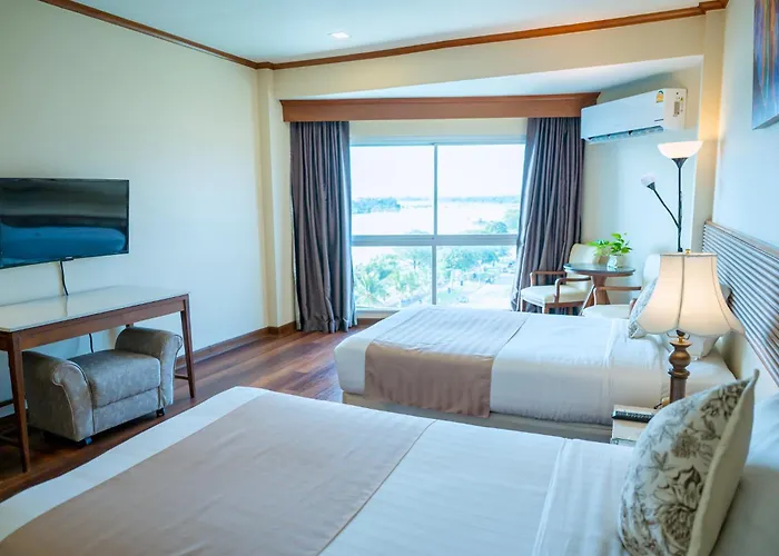 Viang Tak Riverside Hotel