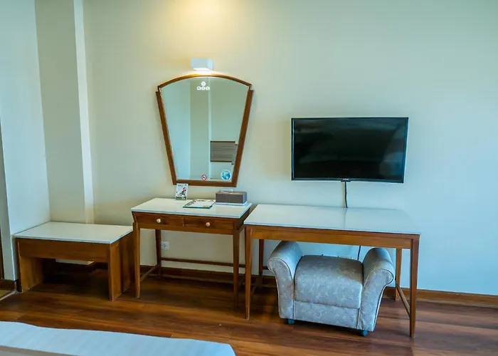 Viang Tak Riverside Hotel
