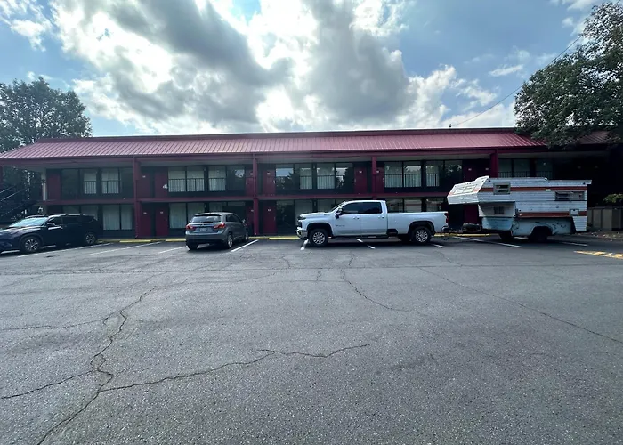 Hotel Red Rose By Townhouse Covington I-64