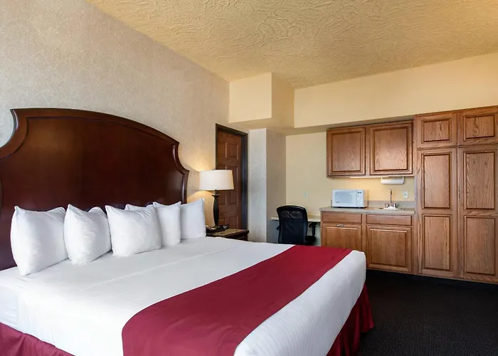 Shoreline Inn & Conference Center, An Ascend Collection Hotel