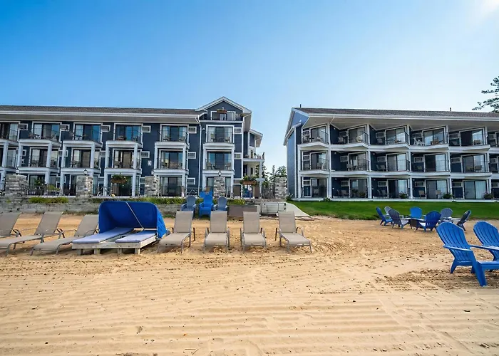 Pointes North Beachfront Hotel - 2 Person Spa Tub Studios
