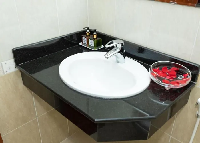 Queen Garden Hotel & Apartment