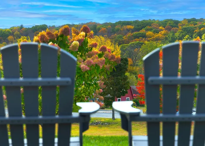Courtyard By Marriott Lenox Berkshires