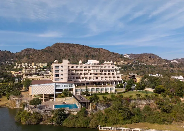Via Lakhela Lakeview Resort & Spa