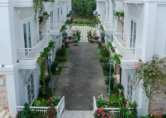 Dalat De Charme Village