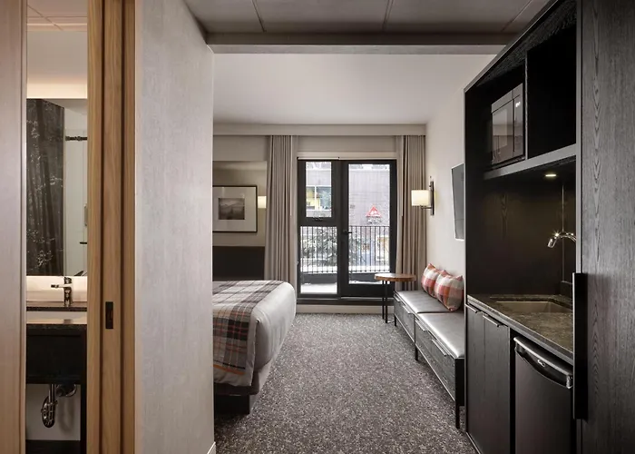 Peaks Hotel And Suites